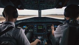 Ce salariu are un pilot de avion în România? Mulți tineri visează la această meserie